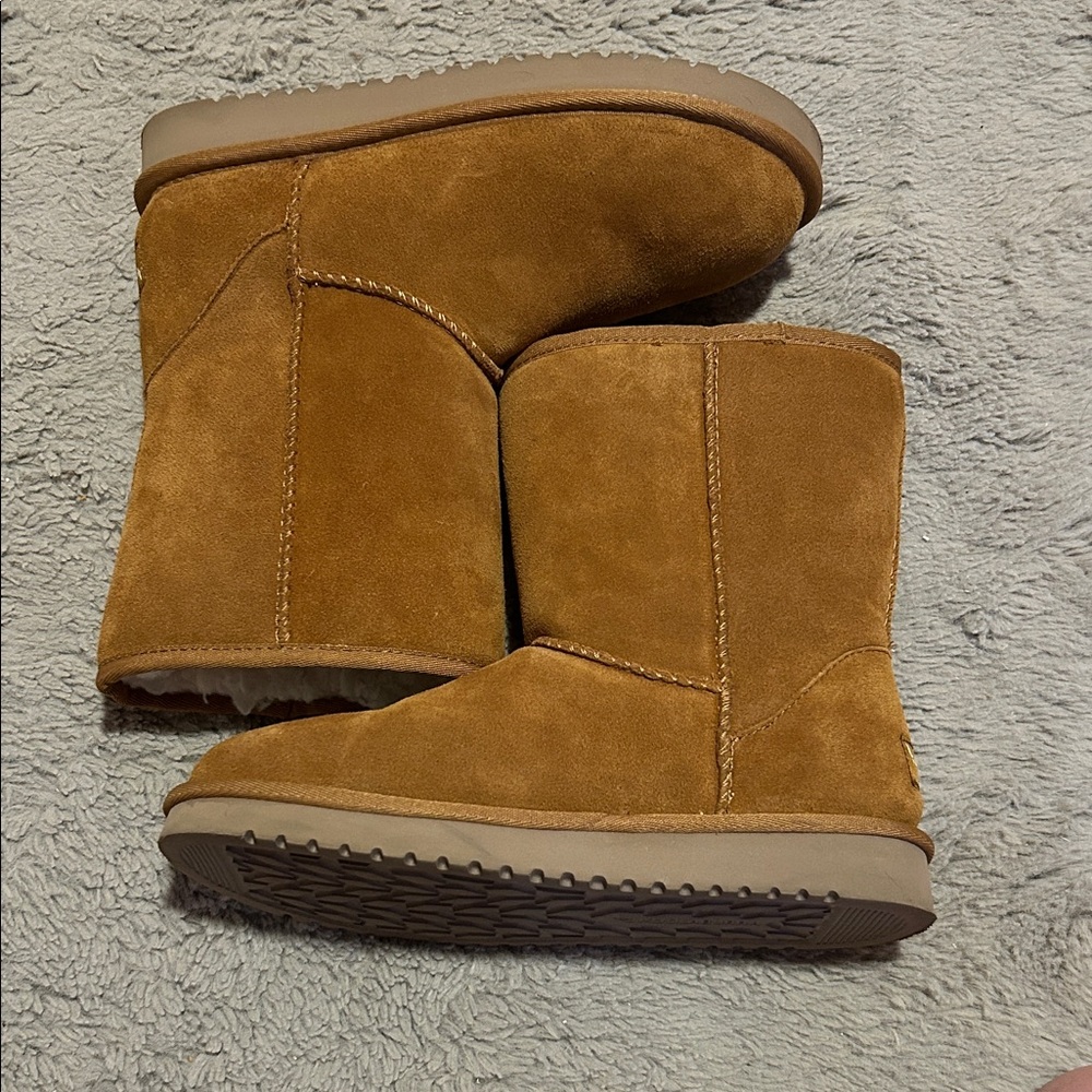 KOOLABURRA by UGG mid boots 
Size: 6 women’s 
Only worn once!